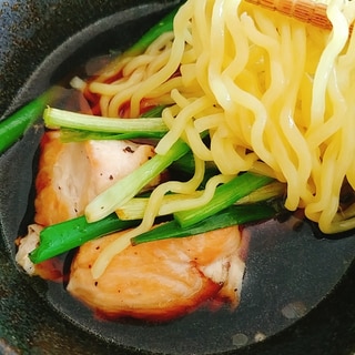 鶏肉と小ネギの和風ざるラーメン